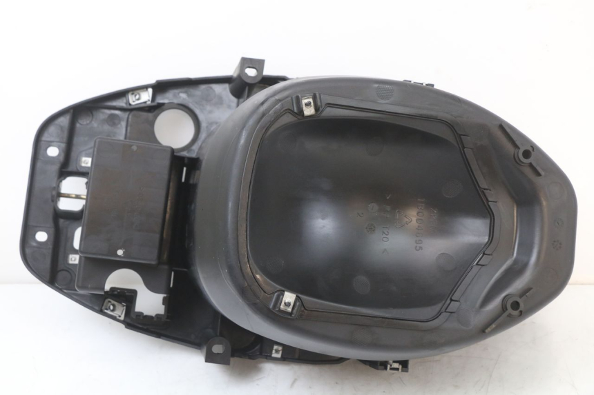 photo de CAJA DEL ASIENTO PIAGGIO ZIP 4T 50 (2018 - 2020) - Estado de la superficie y material