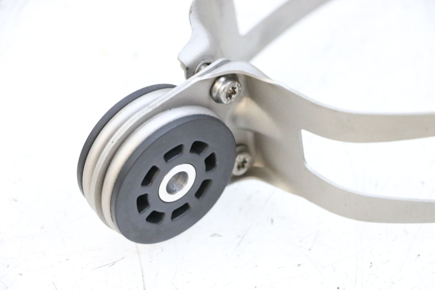 photo de ABRAZADERA ESCAPE BMW R GS 1250 (2021 - 2024) - Detalles de los puntos de fijación