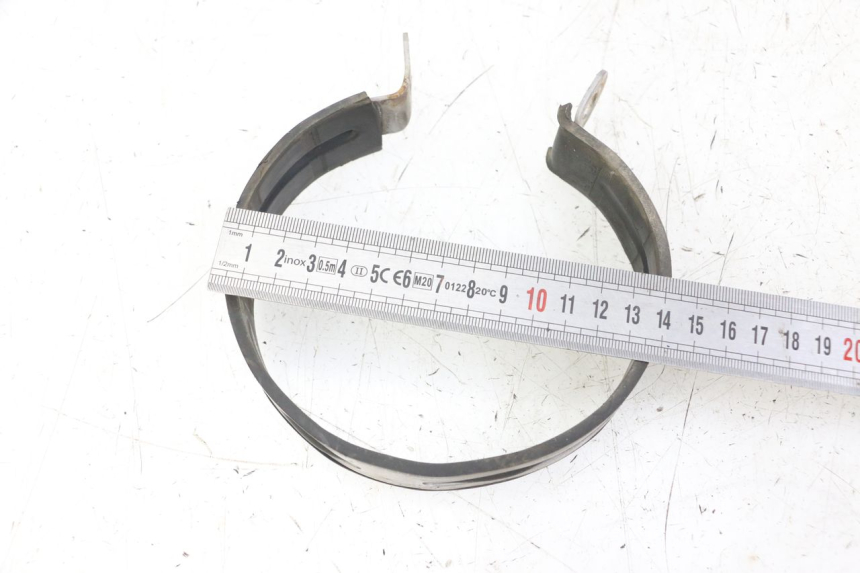 photo de ABRAZADERA DE ESCAPE VONROAD YIBEN 125 (2006 - 2010) - Zoom estado de uso