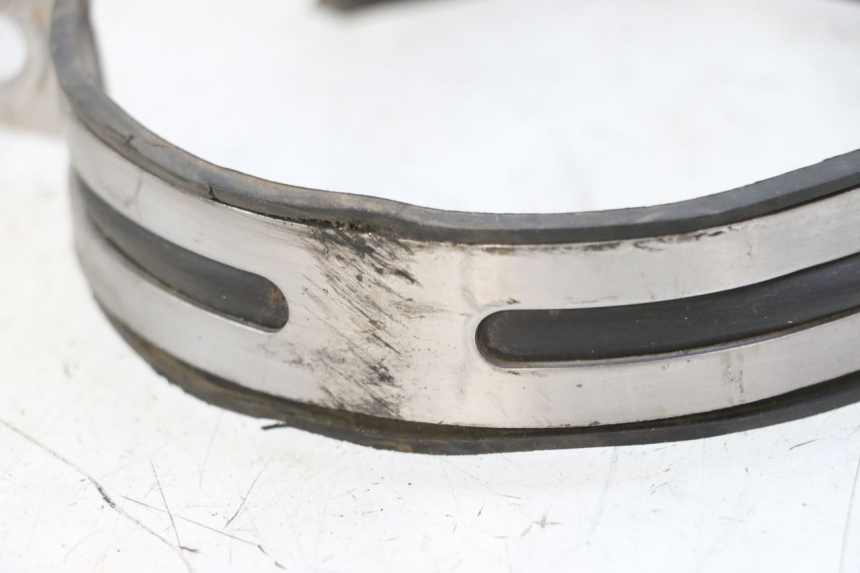 photo de ABRAZADERA DE ESCAPE VONROAD YIBEN 125 (2006 - 2010) - Otra perspectiva