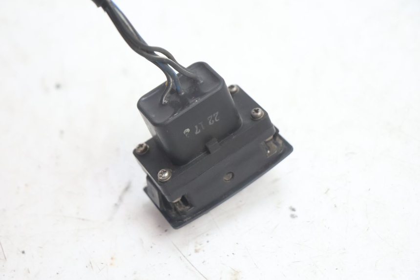 photo de CONMUTADOR SUZUKI BURGMAN EXECUTIVE ABS 650 (2006 - 2012) - Primer plano técnico