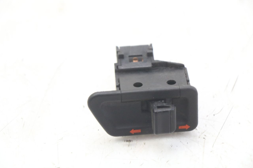 photo de INTERRUPTOR DE INTERMITENTES HONDA FES PANTHEON 2T 125 (1998 - 2002) - Vista principal