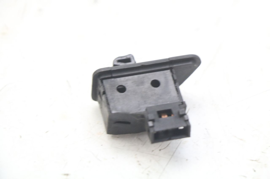 photo de INTERRUPTOR DE INTERMITENTES HONDA FES PANTHEON 2T 125 (1998 - 2002) - Zoom estado de uso