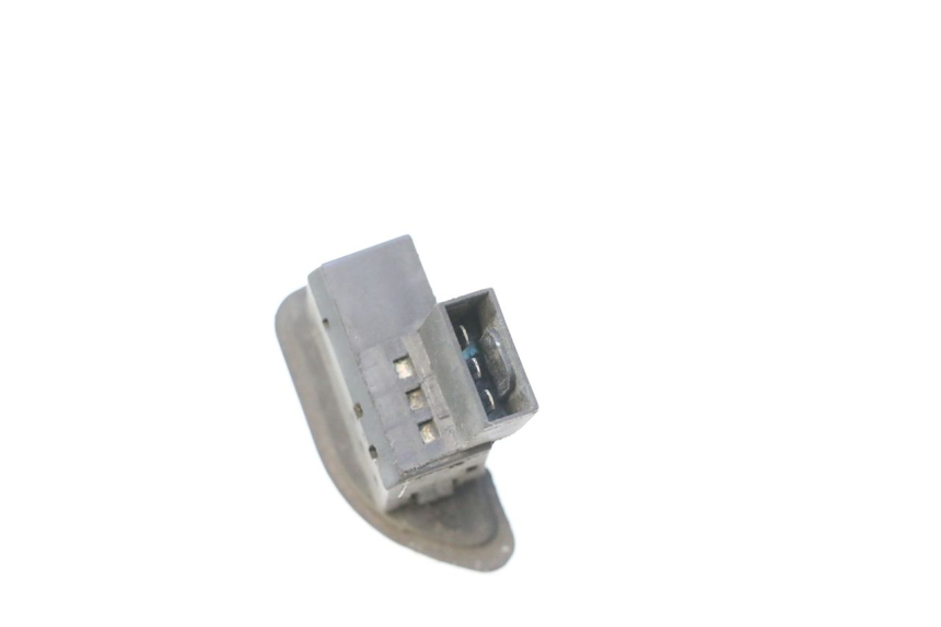 photo de INTERRUPTOR DE INTERMITENTES PIAGGIO FLY 2T 50 (2004 - 2017) - Otra perspectiva