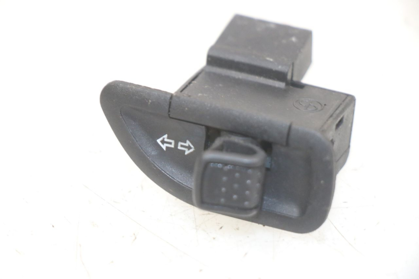 photo de INTERRUPTOR DE INTERMITENTES PIAGGIO FLY 125 (2005 - 2012) - Vista principal
