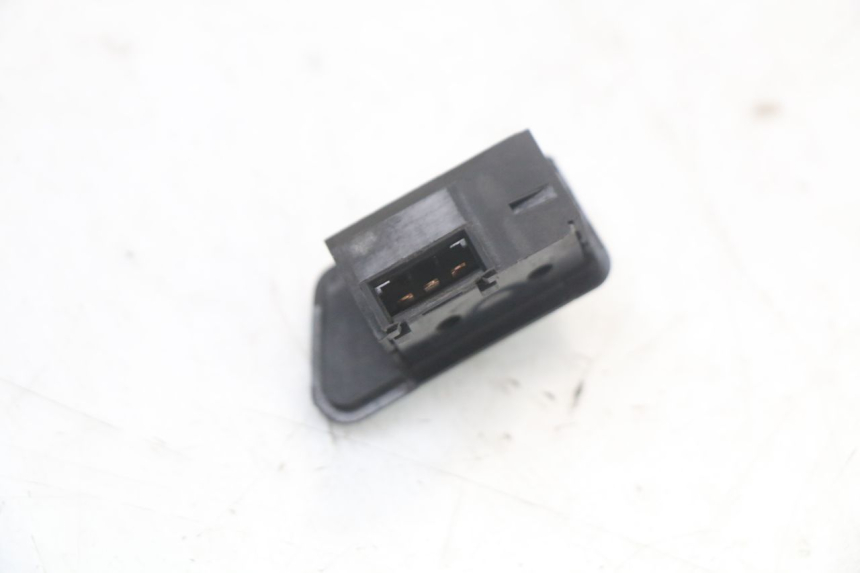 photo de CONMUTADOR INTERMITENTE HONDA NES AROBASE 125 (2000 - 2003) - Primer plano técnico