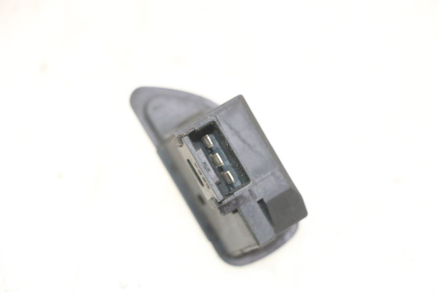 photo de CONMUTADOR INTERMITENTE PIAGGIO IE MP3 YOURBAN 300 (2011 - 2016) - Zoom estado de uso