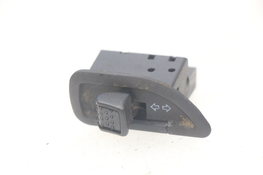 photo de INTERRUPTOR DE INTERMITENTES PIAGGIO LIBERTY 4T 50 (2004 - 2008) - Vista principal