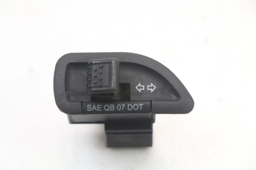 photo de INTERRUPTOR DE INTERMITENTES PIAGGIO LIBERTY 4T 50 (2004 - 2008) - Vista principal