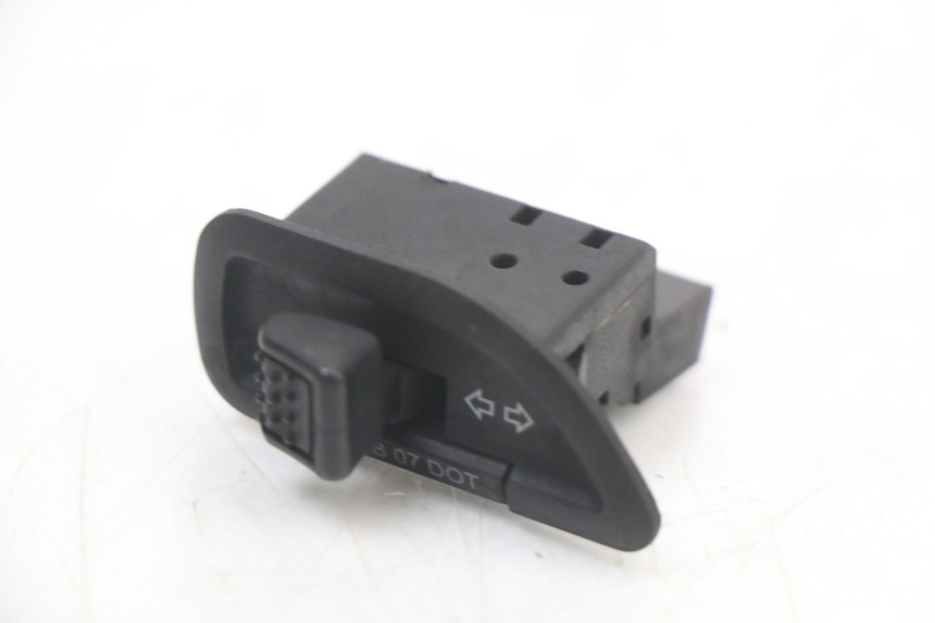 photo de INTERRUPTOR DE INTERMITENTES PIAGGIO LIBERTY 4T 50 (2004 - 2008) - Detalle de la pieza