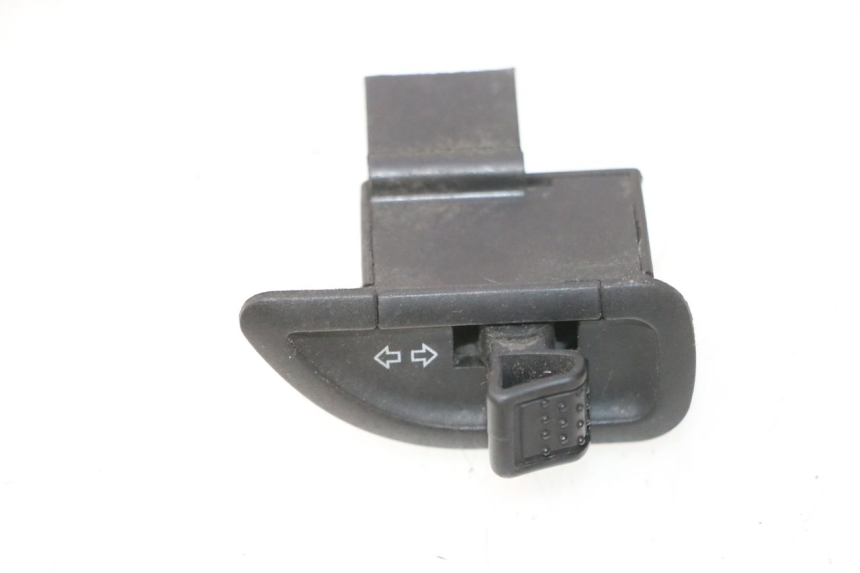 photo de INTERRUPTOR DE INTERMITENTES PIAGGIO LIBERTY IGET 4T 50 (2015 - 2020) - Vista principal