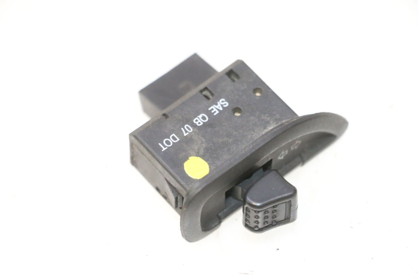 photo de INTERRUPTOR DE INTERMITENTES PIAGGIO LIBERTY IGET 4T 50 (2015 - 2020) - Zoom estado de uso