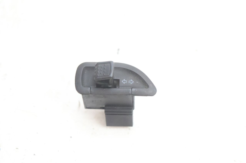photo de CONMUTADOR INTERMITENTE PIAGGIO LIBERTY 125 (1998 - 2008) - Vista principal