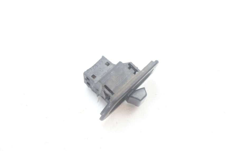 photo de INTERRUPTOR DE INTERMITENTES KYMCO LIKE 125 (2009 - 2016) - Detalle de la pieza