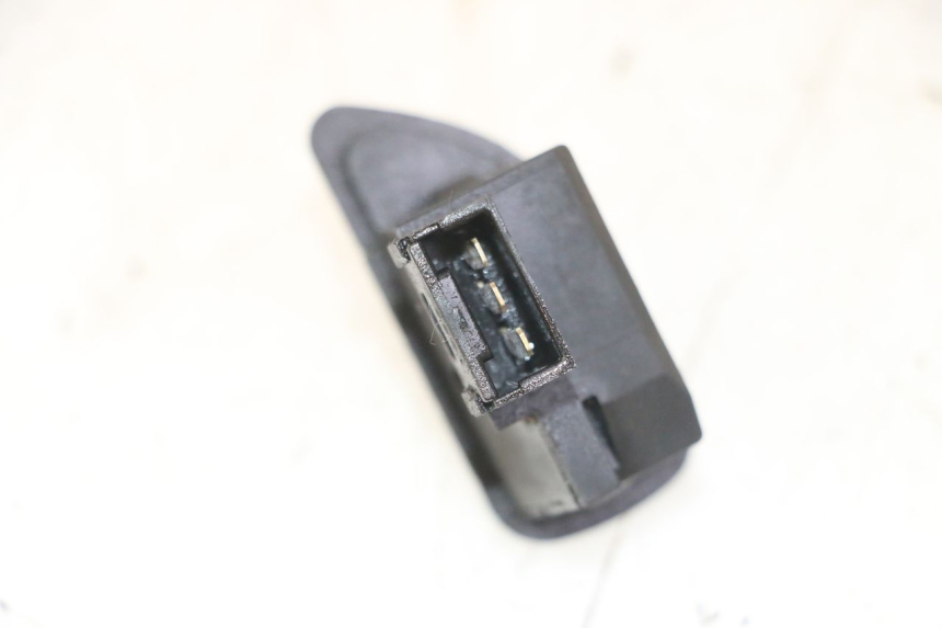 photo de CONMUTADOR INTERMITENTE PIAGGIO MP3 LT 300 (2010 - 2016) - Zoom estado de uso