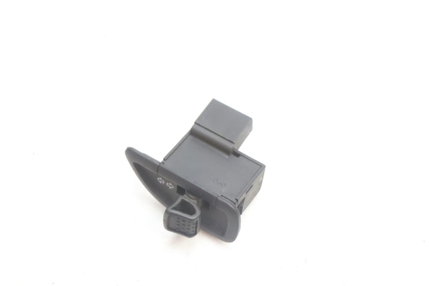 photo de INTERRUPTOR DE INTERMITENTES. PIAGGIO MP3 LT 400 (2007 - 2012) - Zoom estado de uso