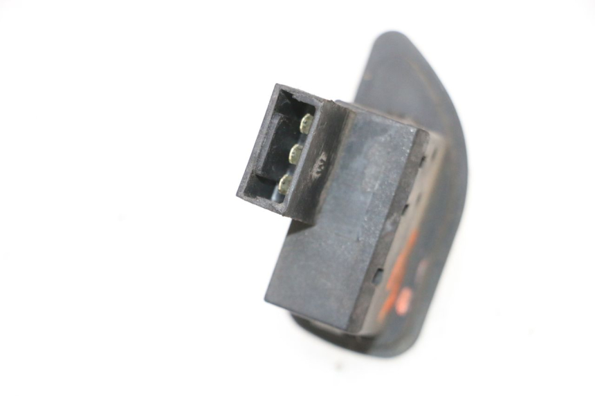 photo de INTERRUPTOR DE INTERMITENTES PIAGGIO MP3 RL 250 (2006 - 2010) - Zoom estado de uso