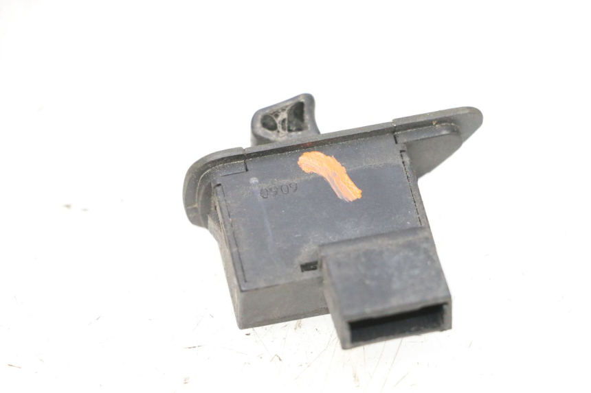 photo de INTERRUPTOR DE INTERMITENTES PIAGGIO MP3 RL 250 (2006 - 2010) - Otra perspectiva