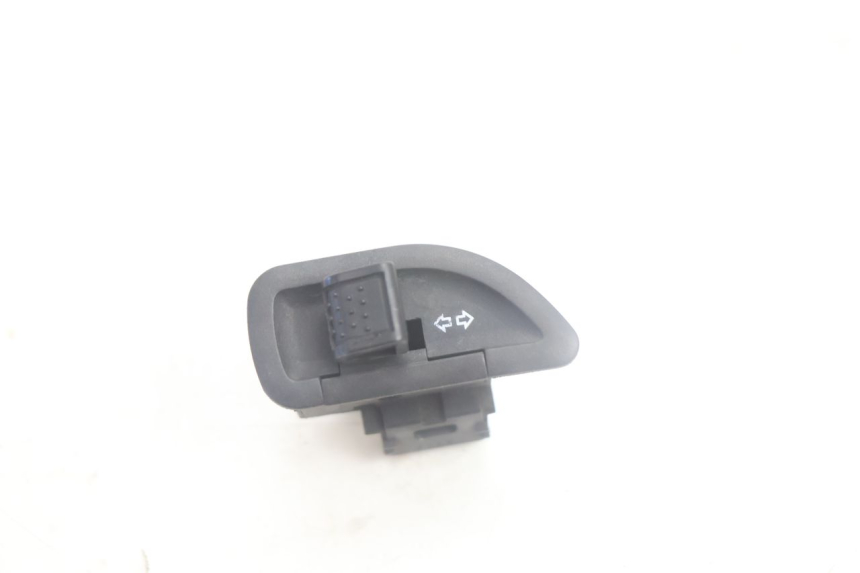 photo de CONMUTADOR INTERMITENTE PIAGGIO MP3 500 (2016 - 2018) - Vista principal