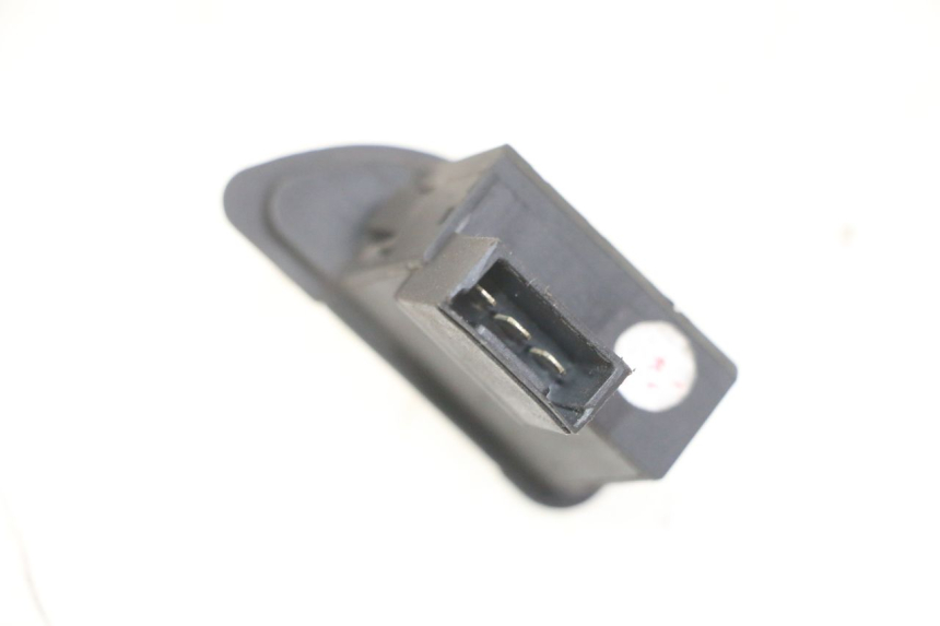 photo de INTERRUPTOR DE INTERMITENTES PIAGGIO NEW TYPHOON 50 (2018 - 2021) - Zoom estado de uso