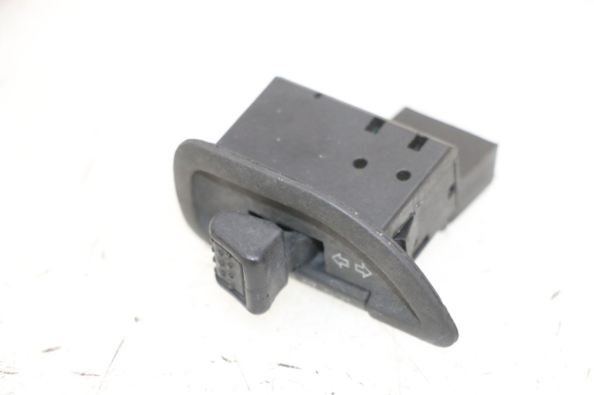 photo de INTERRUPTOR DE INTERMITENTES PIAGGIO NEW TYPHOON 50 (2018 - 2021) - Otra perspectiva