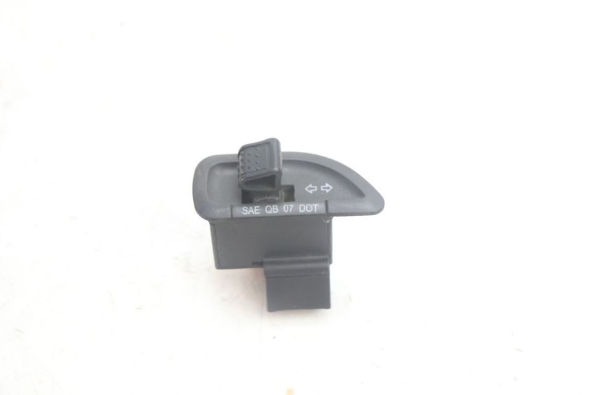 photo de INTERRUPTOR DE INTERMITENTES PIAGGIO NEW TYPHOON 50 (2018 - 2021) - Vista principal