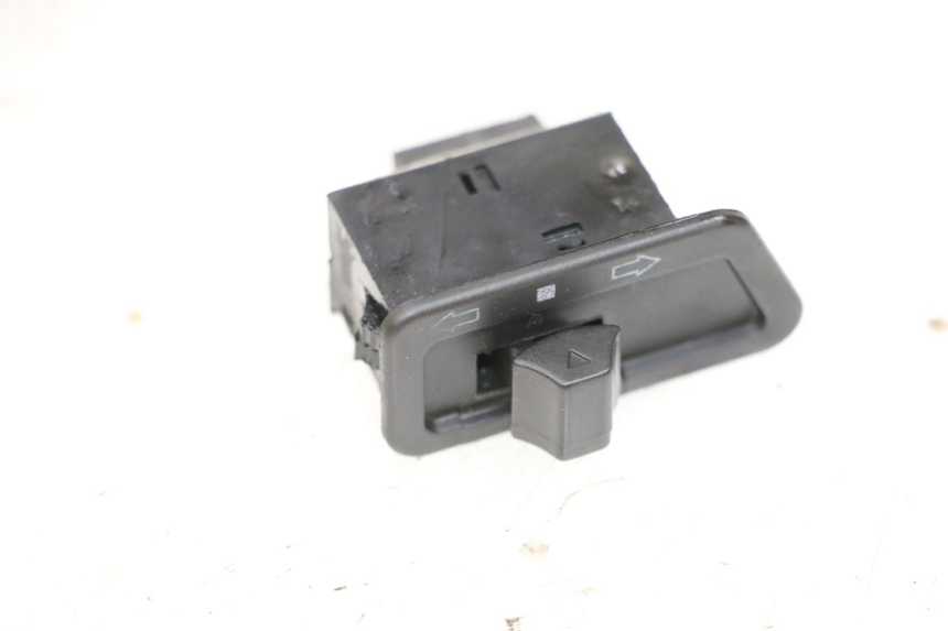 photo de CONMUTADOR INTERMITENTE JM MOTORS OLDIES GT 4T 50 (2018 - 2025) - Otra perspectiva