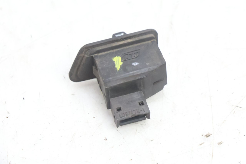 photo de INTERRUPTOR DE INTERMITENTES SYM ORBIT 2 4T 50 (2008 - 2017) - Zoom estado de uso