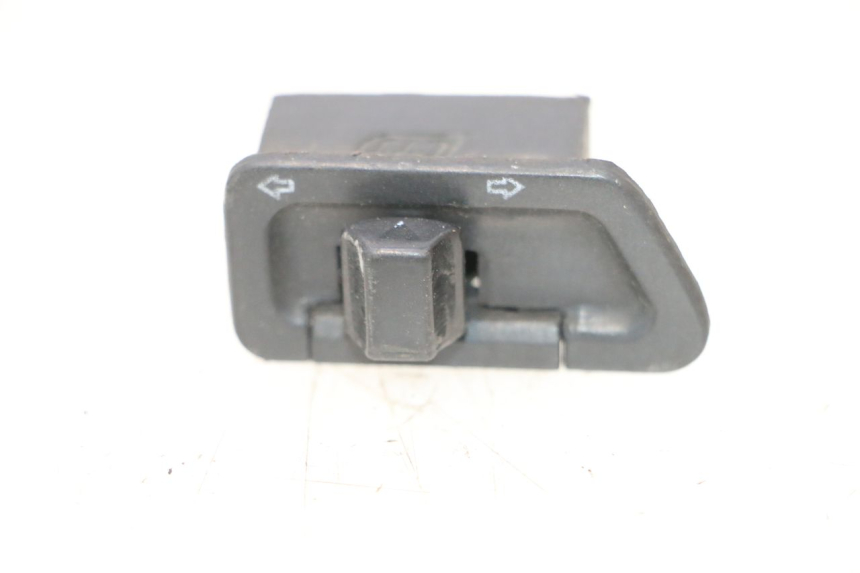 photo de INTERRUPTOR DE INTERMITENTES SYM ORBIT III 3 4T 50 (2018 - 2021) - Detalle de la pieza