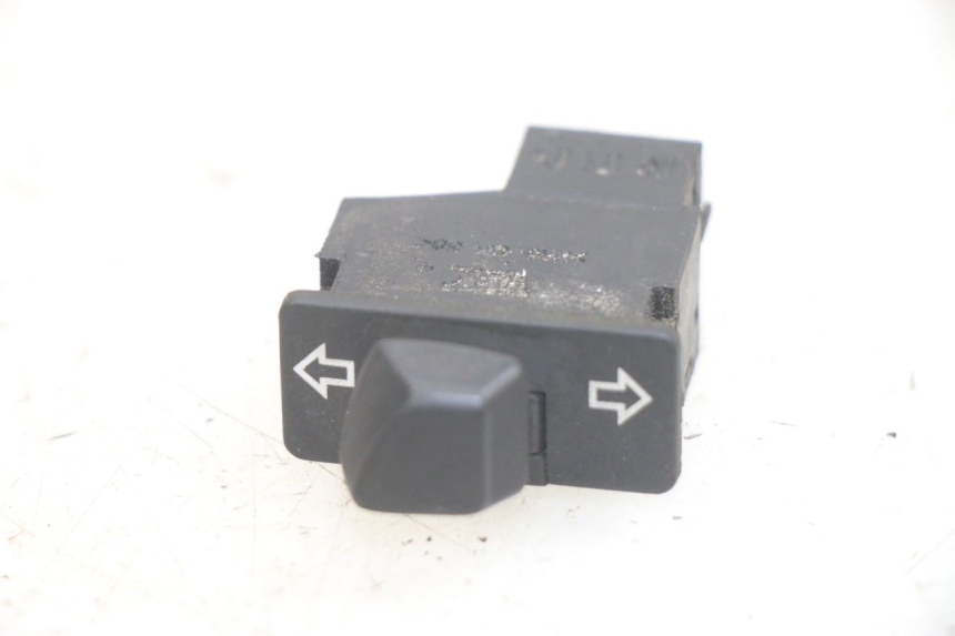 photo de INTERRUPTOR DE INTERMITENTES HONDA PCX (JF28) 125 (2009 - 2011) - Vista principal
