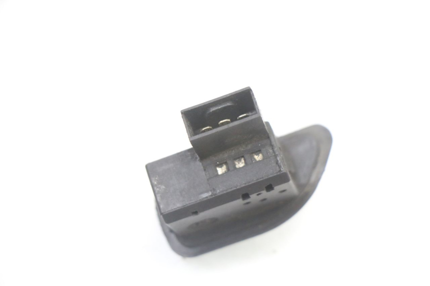 photo de INTERRUPTOR DE INTERMITENTES PIAGGIO ZIP 2T 50 (2009 - 2019) - Otra perspectiva