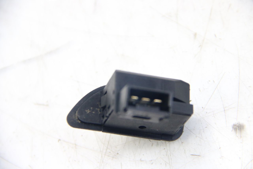 photo de INTERRUPTOR DE INTERMITENTES GILERA RUNNER SP 50 (2009 - 2017) - Detalle de la pieza