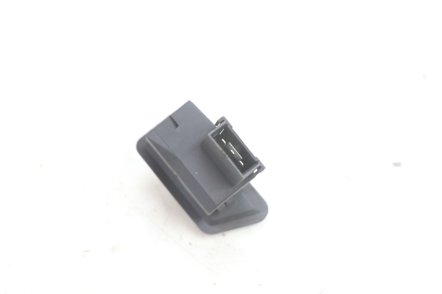 photo de CONMUTADOR INTERMITENTE JM MOTORS SANTANA EVO 50 (2024 - 2026) - Otra perspectiva