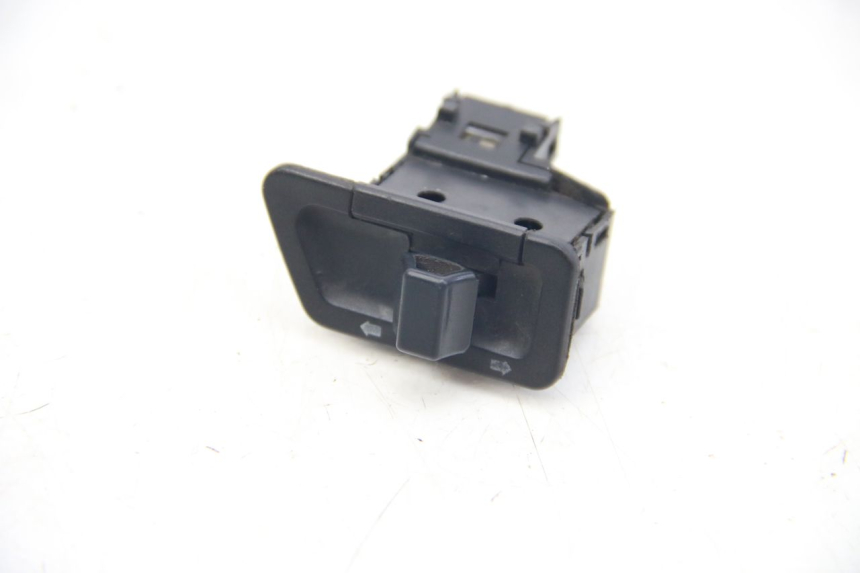 photo de INTERRUPTOR DE INTERMITENTES SUZUKI SIXTEEN 125 (2008 - 2010) - Vista principal