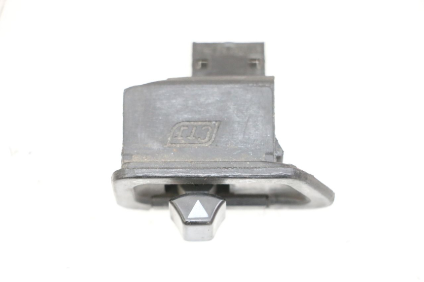 photo de CONMUTADOR INTERMITENTE SYM FIDDLE 3 III 50 (2014 - 2020) - Detalle de la pieza