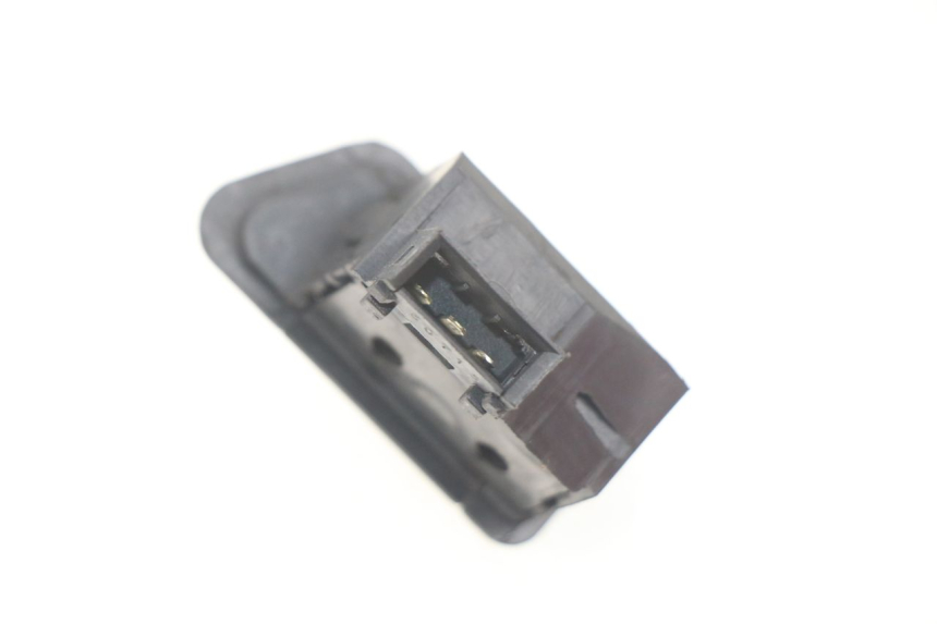 photo de INTERRUPTOR DE INTERMITENTES. PEUGEOT TWEET 4T 50 (2018 - 2022) - Zoom estado de uso