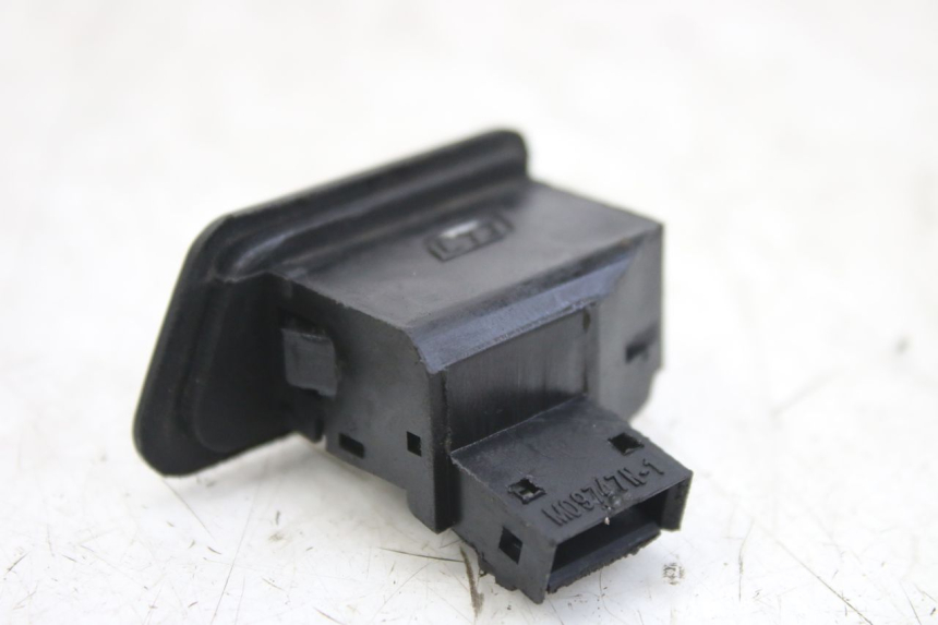 photo de INTERRUPTOR DE INTERMITENTES PEUGEOT TWEET 4T 50 (2010 - 2014) - Detalle de la pieza