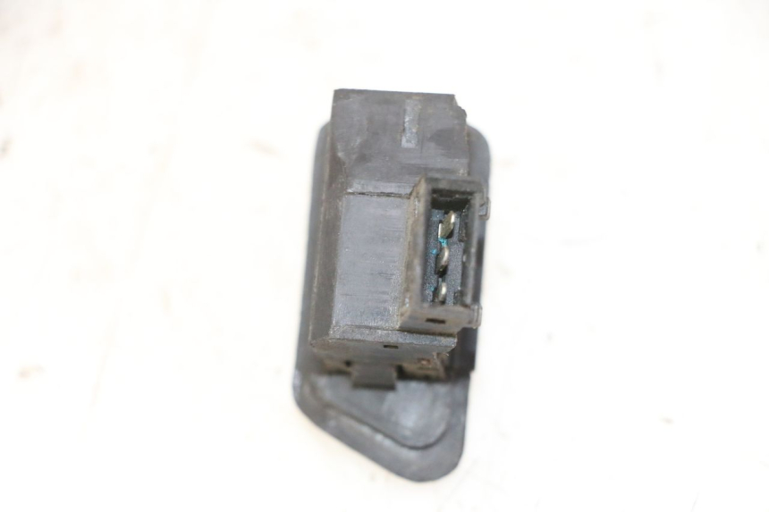 photo de INTERRUPTOR DE INTERMITENTES. PEUGEOT TWEET 4T 50 (2018 - 2022) - Zoom estado de uso