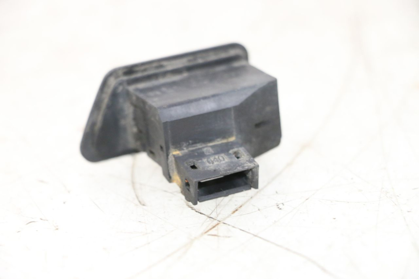photo de INTERRUPTOR DE INTERMITENTES YAMAHA XMAX X-MAX 125 (2006 - 2009) - Otra perspectiva