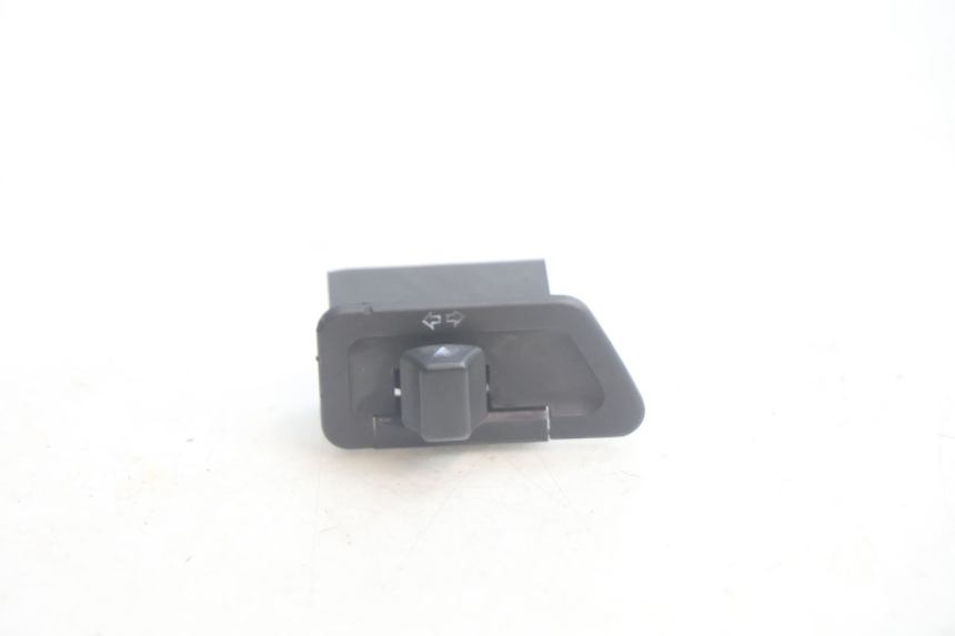 photo de INTERRUPTOR DE INTERMITENTES YAMAHA XMAX X-MAX 125 (2006 - 2009) - Vista principal