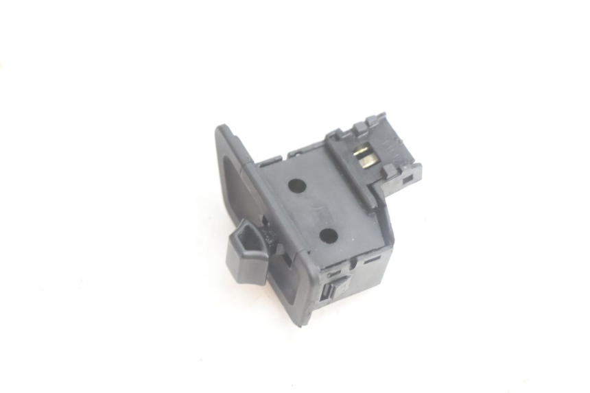photo de INTERRUPTOR DE INTERMITENTES YAMAHA XMAX X-MAX 125 (2006 - 2009) - Zoom estado de uso