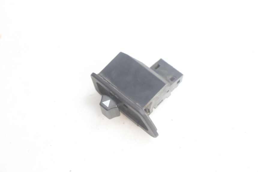 photo de INTERRUPTOR DE INTERMITENTES YAMAHA XMAX X-MAX 125 (2006 - 2009) - Detalle de la pieza