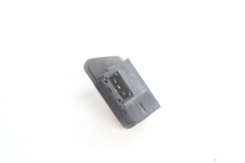 photo de INTERRUPTOR DE INTERMITENTES YAMAHA XMAX X-MAX 125 (2006 - 2009) - Otra perspectiva