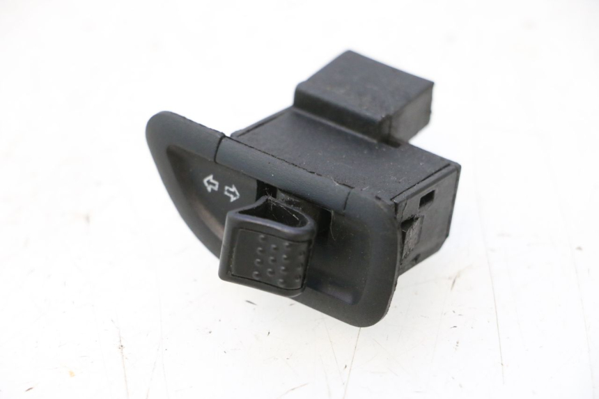 photo de INTERRUPTOR DE INTERMITENTES PIAGGIO ZIP 2T 50 (2009 - 2019) - Vista principal