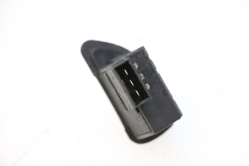 photo de INTERRUPTOR DE INTERMITENTES PIAGGIO ZIP 2T 50 (2009 - 2019) - Zoom estado de uso