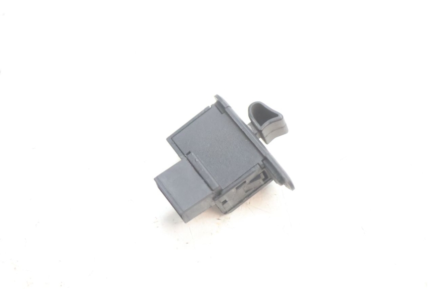 photo de INTERRUPTOR DE INTERMITENTES. PIAGGIO ZIP 4T 50 (2018 - 2020) - Zoom estado de uso