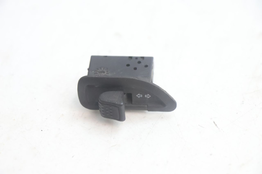 photo de CONMUTADOR INTERMITENTE PIAGGIO ZIP IGET 4T 50 (2021 - 2023) - Detalle de la pieza