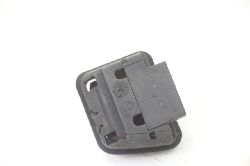 photo de INTERRUPTOR DE ENCENDIDO PIAGGIO X8 125 (2004 - 2007) - Otra perspectiva