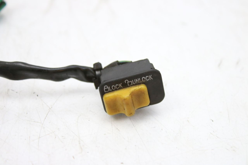 photo de INTERRUPTOR DE ENCENDIDO DE CONTACTO PEUGEOT TWEET 125 (2010 - 2017) - Primer plano técnico