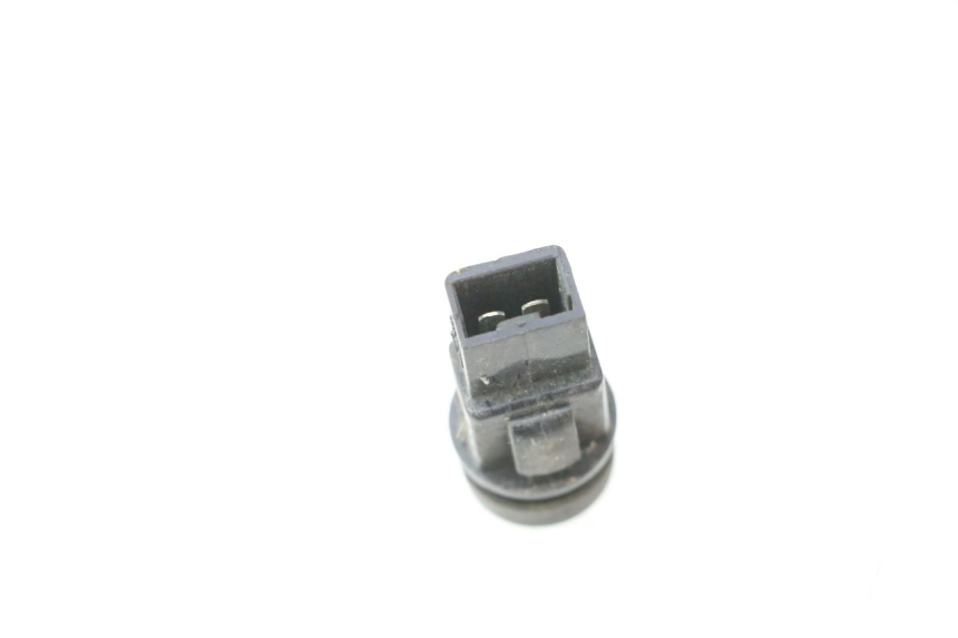 photo de INTERRUPTOR DE ARRANQUE PIAGGIO FLY 2T 50 (2004 - 2017) - Otra perspectiva